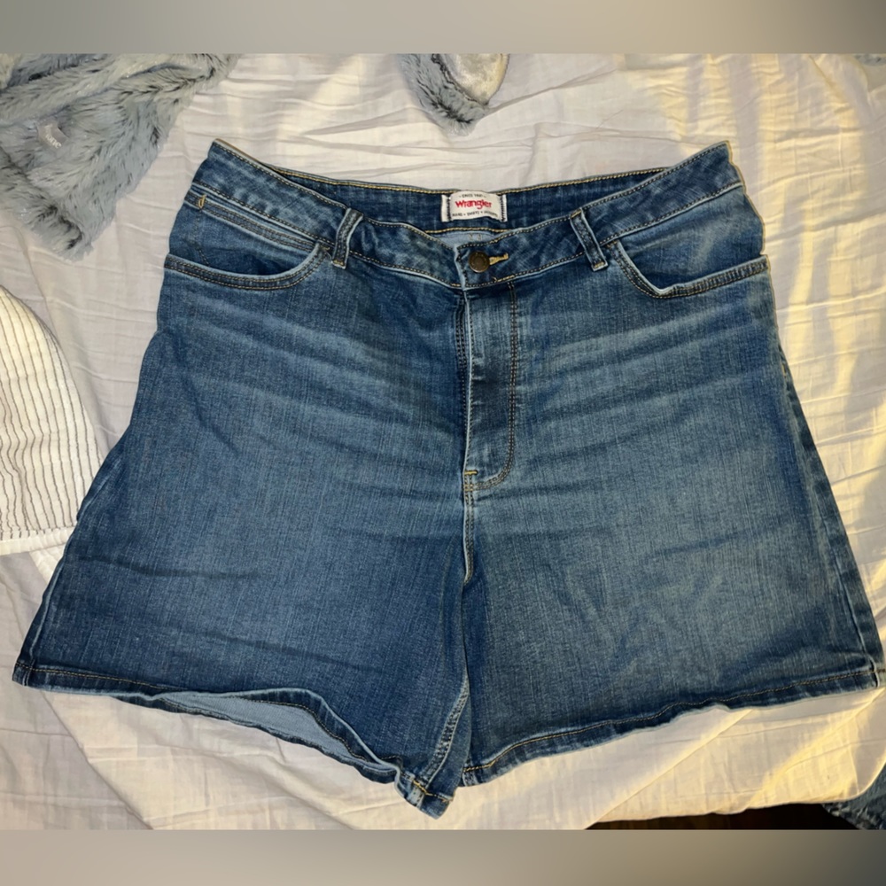 Wrangler jean shorts. Size 16.
